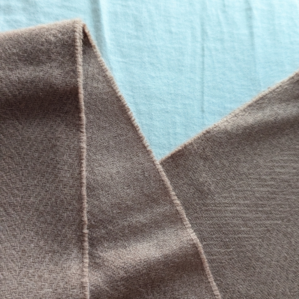 DIOR Authentic Pure 100% Lambswool Scarf in Camel - late 60's Vintage - Men's - Picture 4 of 6